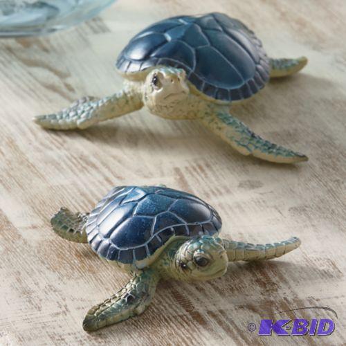 lot 165 image: Mother and Baby Turtle Figurines - Hand-paint...