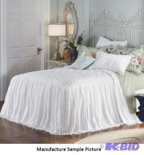 lot 41 image: White Chenille Bedspread - Queen - Skillfully...