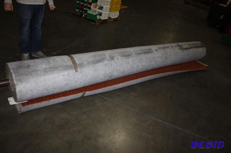 lot 4 image: Roll of Commercial Grade Carpet OrangeRed Floral Pattern
