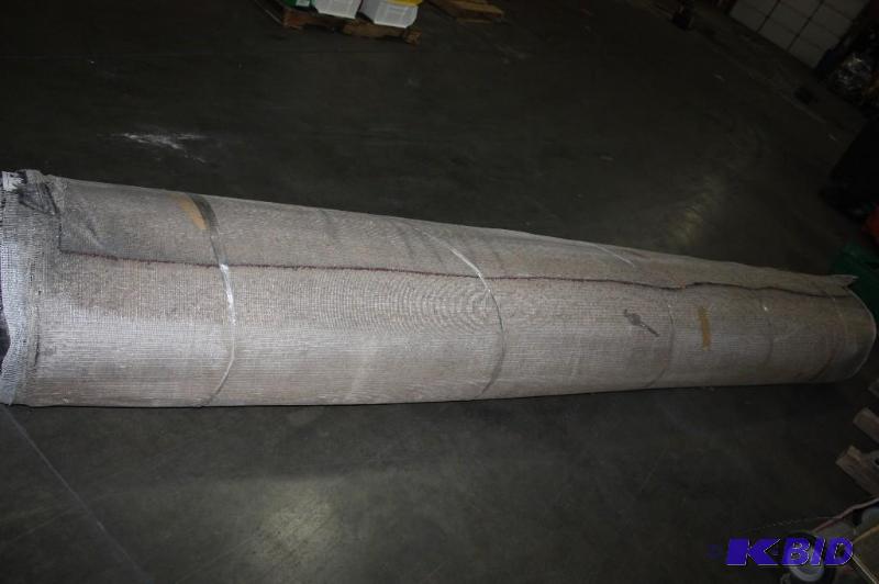 lot 5 image: Roll of Commercial Grade Carpet RedBeige Pattern