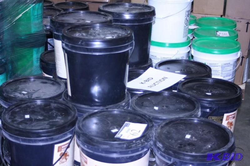 lot 62 image: Pallet Lot of D-2001 Vinyl Plank & Luxury Vinyl Tile Flooring Adhesive, 4 Gallon Buckets