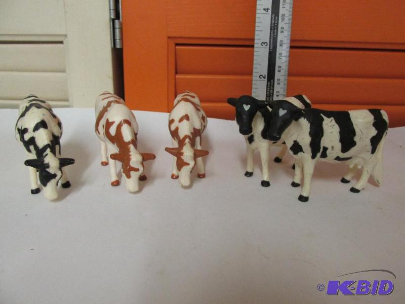 5 ERTL COWS - 2 have Hearts on the Forehead