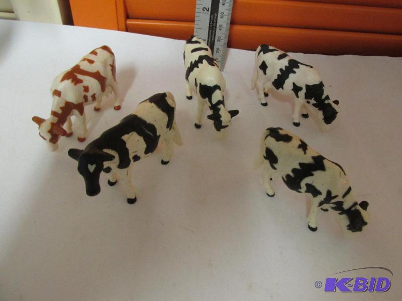 5 ERTL COWS - 1 has a Heart on the Forehead