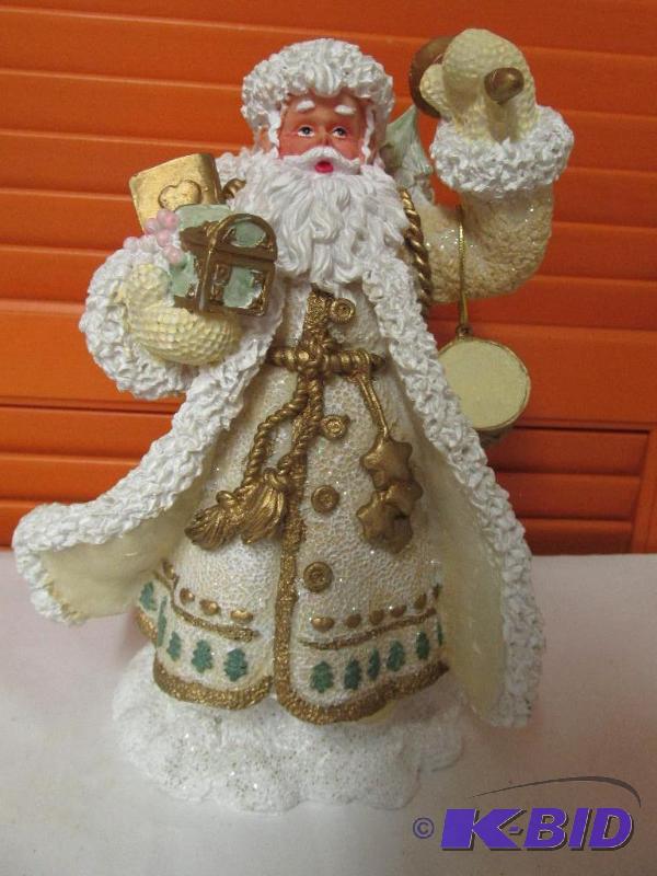 The Homemakers Idea Company Presents a Golden Santa