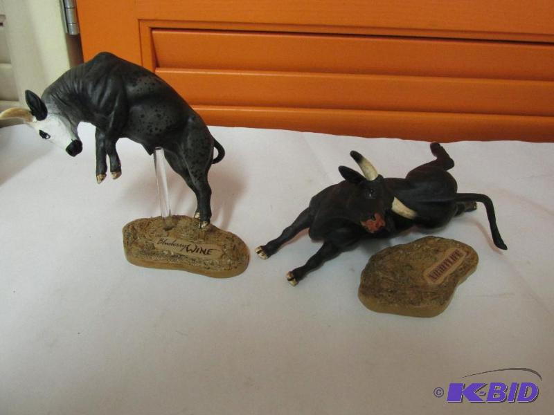 BREYER COLLECTI-BULLS