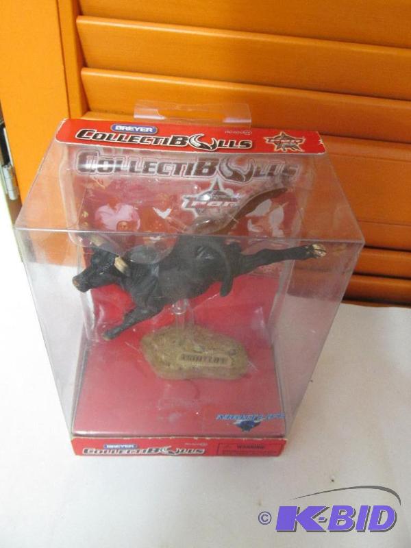 BREYER COLLECTI-BULLS - NEW IN THE BOX