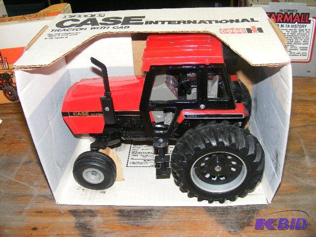 116 Ertl Case IH Model 2394 Tractor NEW in Box