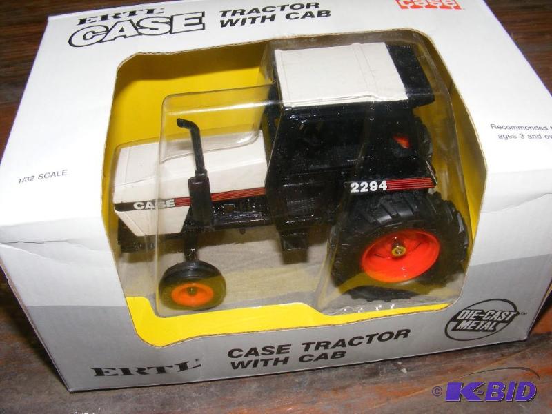 132 Ertl CASE Model 2294 White Black Tractor NEW in box
