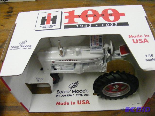 116 Scale Model IH Model M White Tractor NEW in box