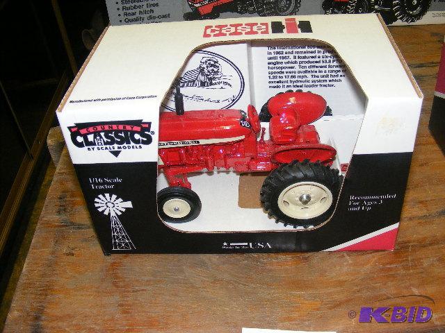 116 Scale Model IH Model 606 Tractor NEW in box