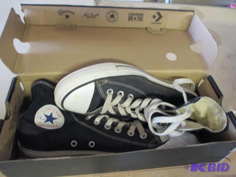 Converse allstars size 7...