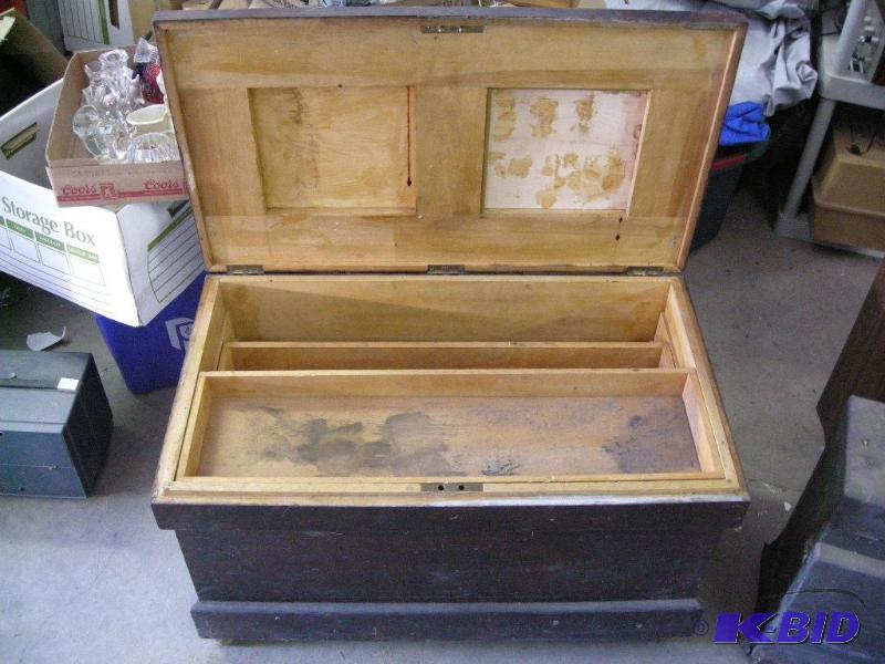 lot 1 image: Antique tool chest