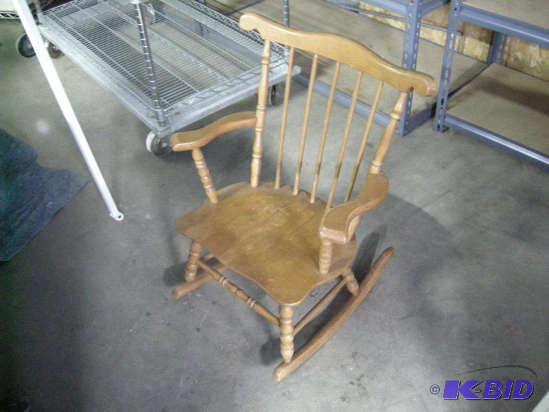 lot 10 image: Childs rocking chair