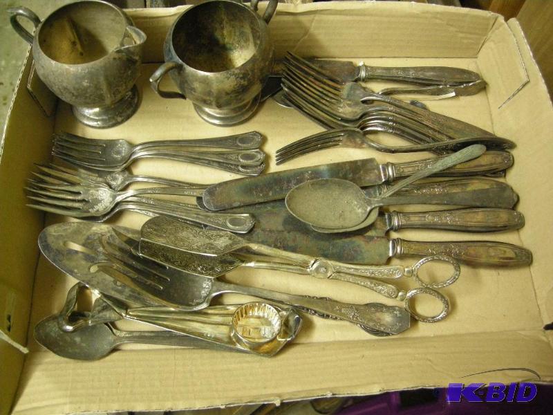 lot 102 image: Misc Silverplate style silverware
