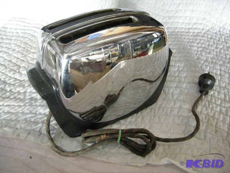 lot 108 image: Vintage General Mills toaster