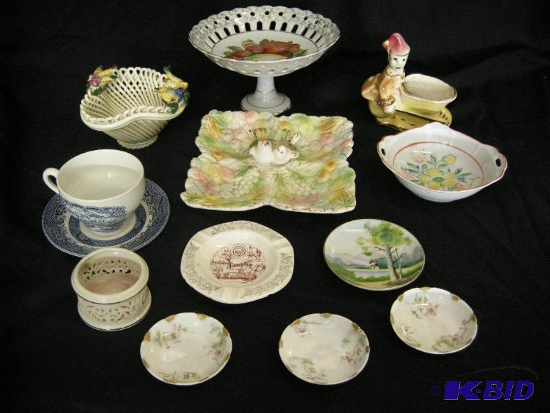 lot 110 image: Old porcelainceramic items