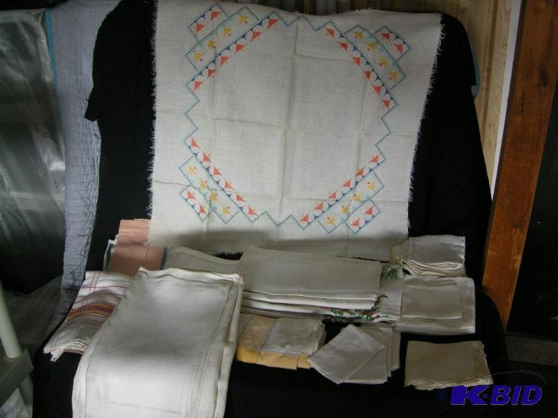lot 112 image: Vintage kitchen towelslinens