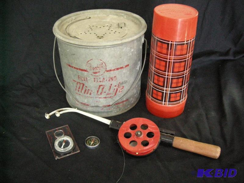 lot 121 image: Vintage fishing kit