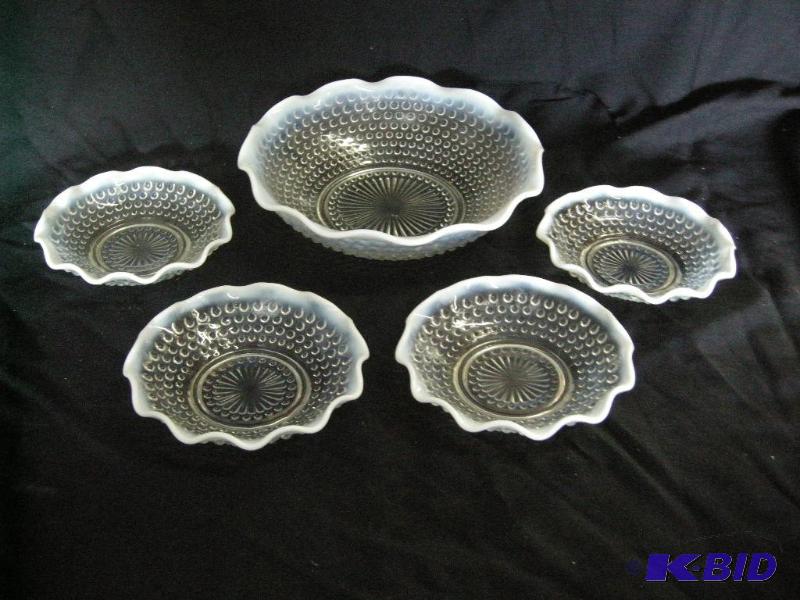 lot 138 image: Opalescent bowl set