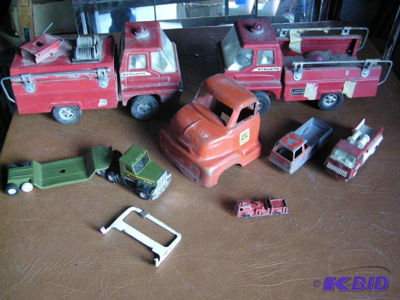 lot 142 image: Old toy trucks