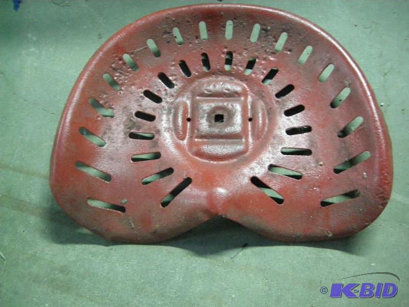 lot 21 image: Classic Iron Tractor Seat