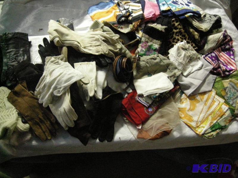 lot 26 image: Vintage scarves and gloves