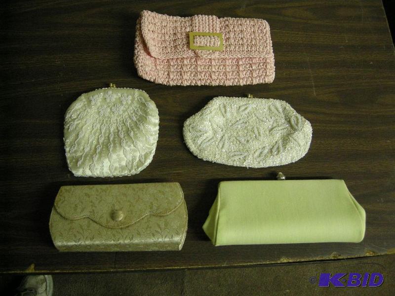 lot 27 image: Vintage purses