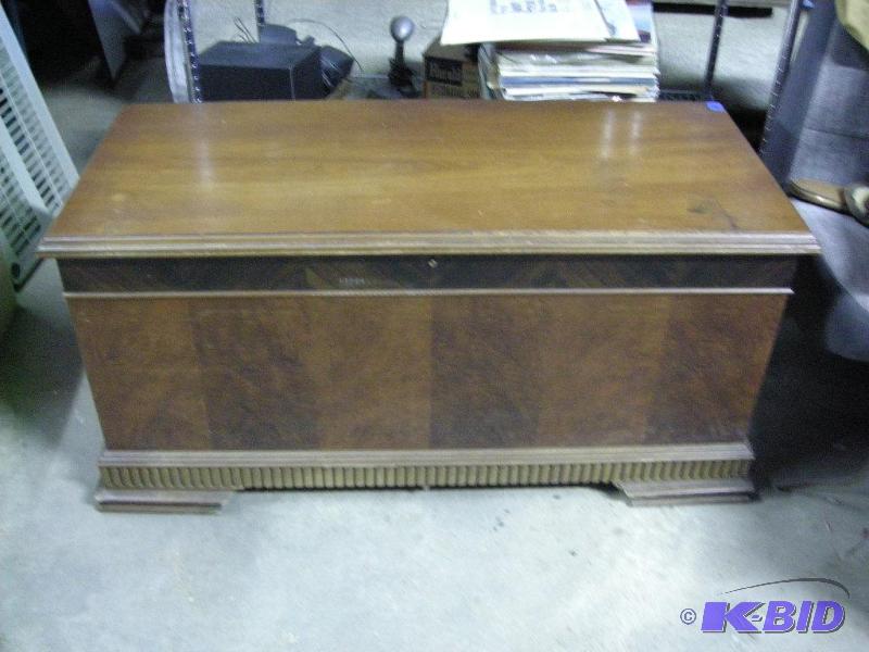 Dillingham Cedar Chest Antiques Uniques and Collectibles K BID