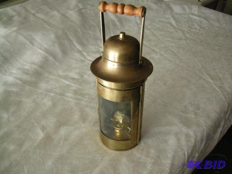 lot 4 image: Vintage wedge lantern