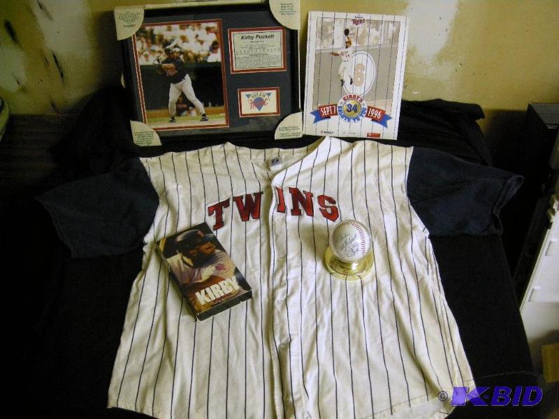 lot 69 image: Kirby Puckett items