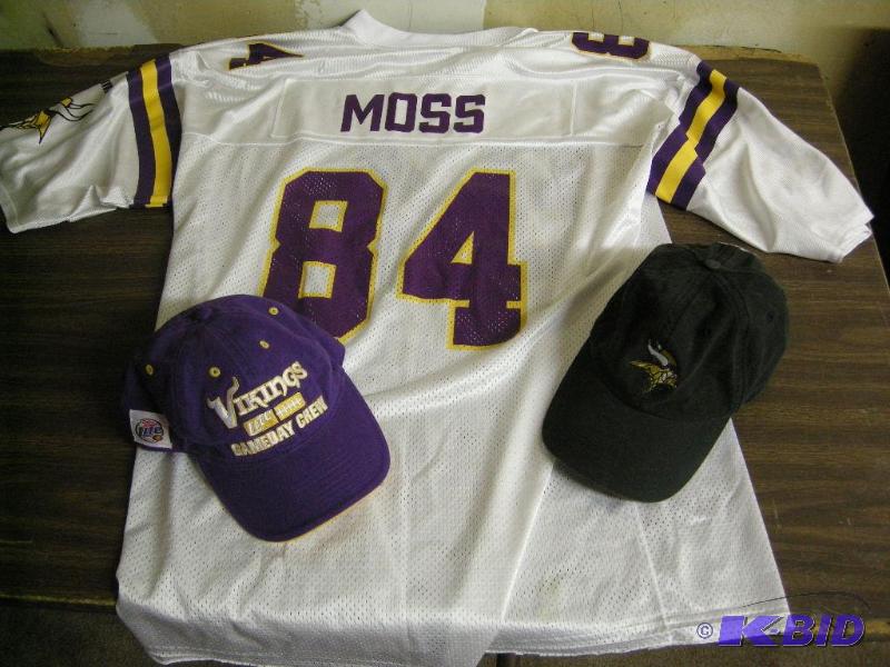 lot 72 image: Vikings XL jersey and caps