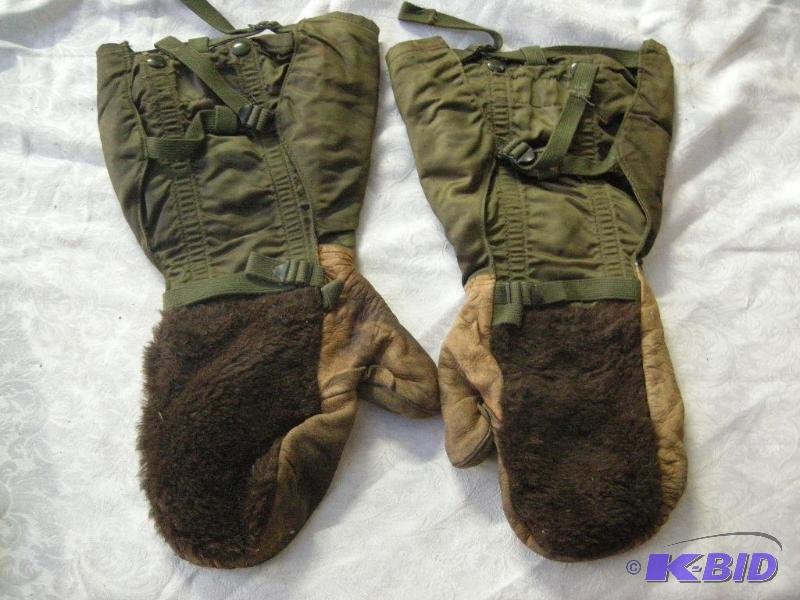 lot 91 image: Vintage Chopper mits