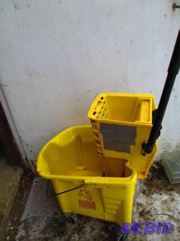 Commercial heavy weight mop bucket with mop w...