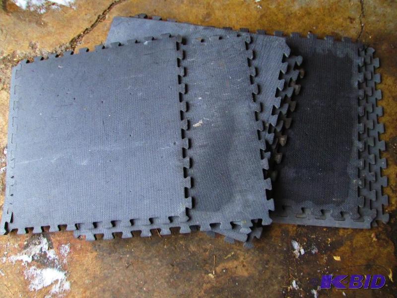 Lot of 8 snap together foam floor pads...