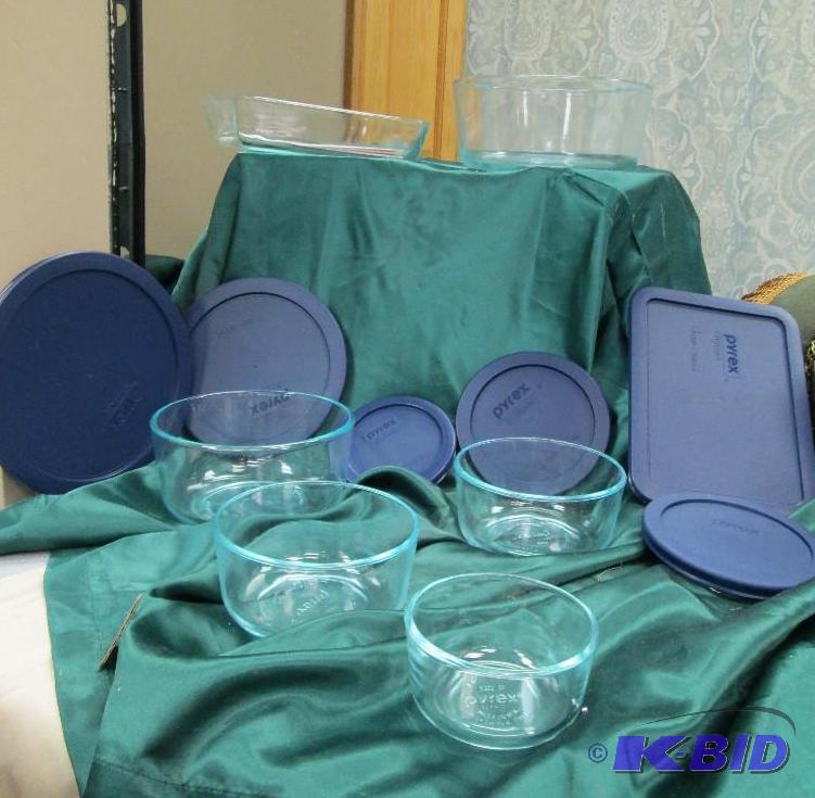 10 pc Pyrex set...