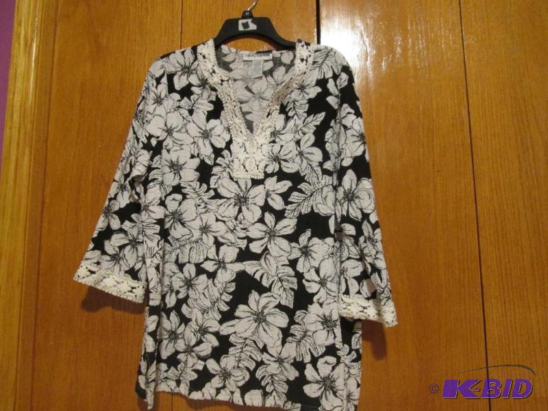 lot 122 image: Cathy Daniels black and white floral design s...