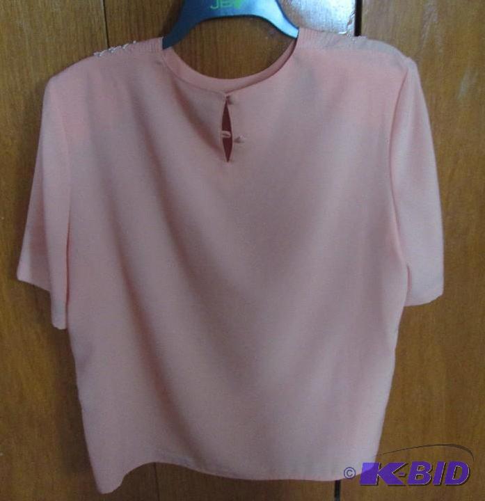 lot 27 image: Laura Scott peach top size large...