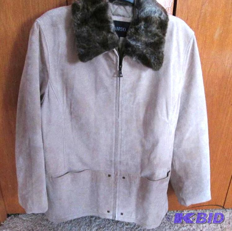 lot 35 image: Bernardo tan jasket with fur around neck line...