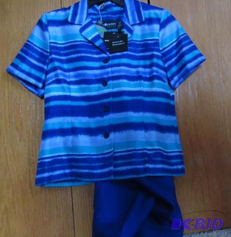 lot 44 image: Sag Harbor Dress Petite blue stipped collared...
