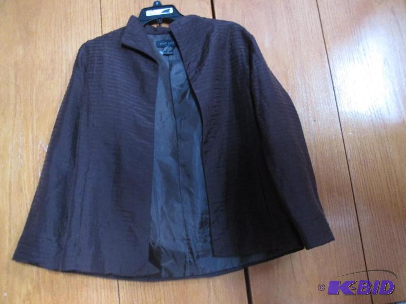 lot 54 image: Silk Land bronw silk collared jacket size sm...