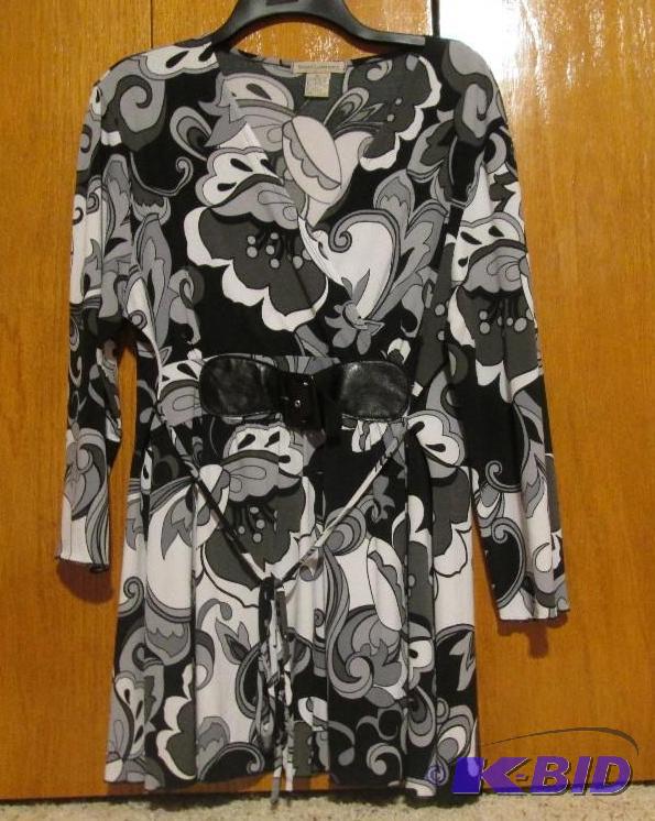 lot 93 image: susan Lawerence black and white top size XL...
