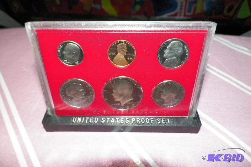 lot 26 image: 1980 U.S. Proof Set - Beautiful Cameo Set - Cameos bring a nice premium on these.