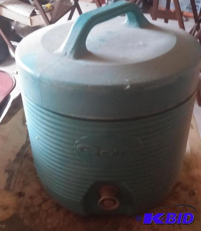 lot 15 image: One Gallon Gott Insulated beverage cooler...