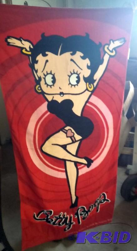 lot 30 image: Lot of Betty Boop collectables-Towel...