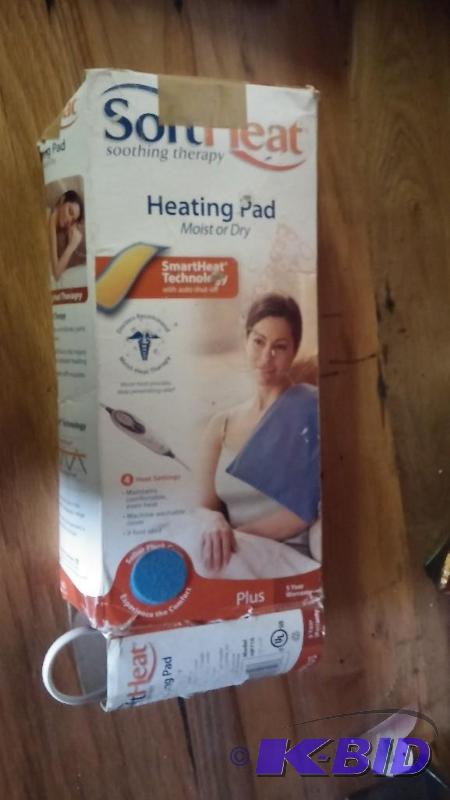 lot 32 image: Heating Pad...