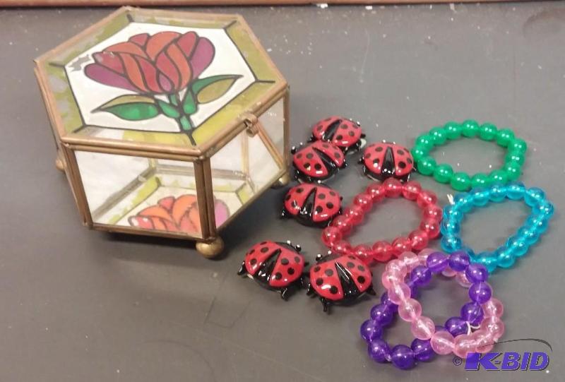 lot 35 image: Jewelry Box with magnets...