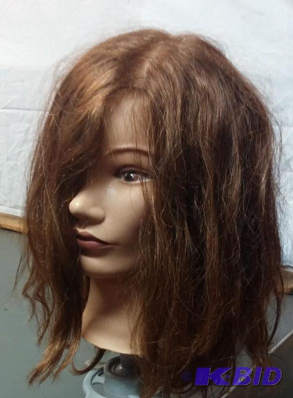 lot 1 image: Student Hair Dresser Manikin Head, real hair...