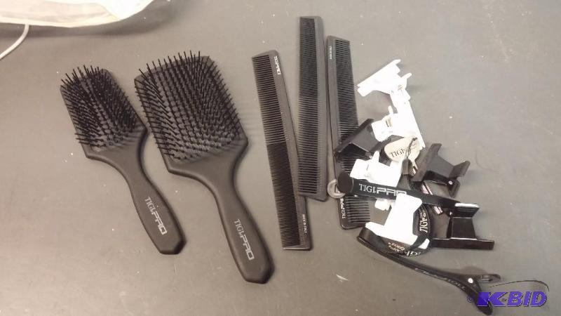 lot 15 image: Hair Designer Combs as shown...