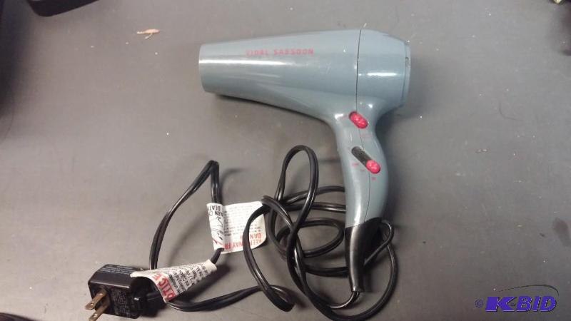 lot 21 image: Vidal Sassoon Blow Dryer...
