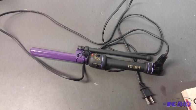 lot 25 image: Hot Tools Professional Curling Iron...